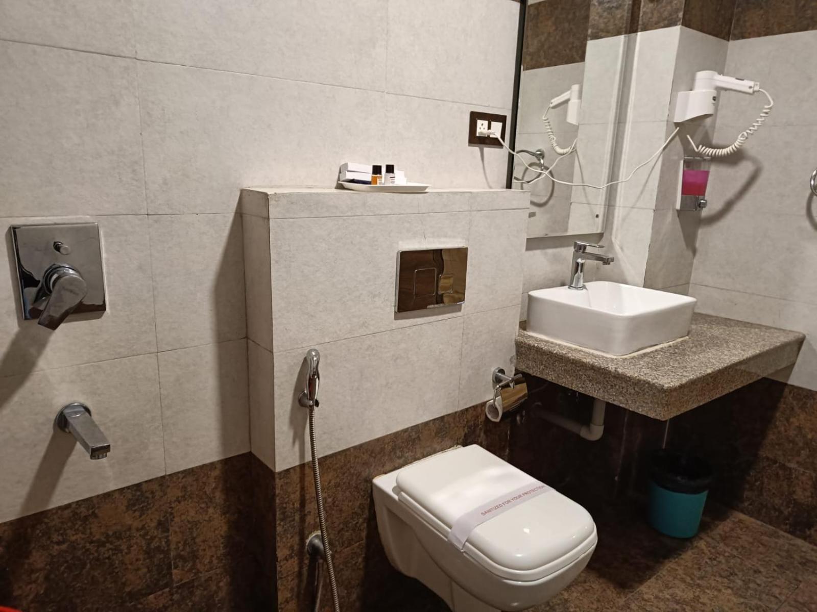King Castle Mcleodganj-Centrally Heated And Air Cooled- Near Mall Road - Free Parking Dharamshala Eksteriør billede